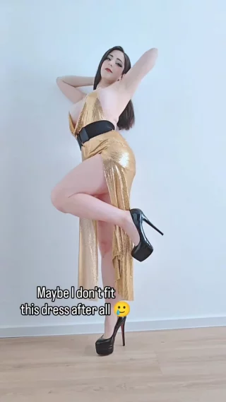 Maybe I don\'t fit this dress in the end 🥲😂
