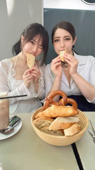 With Mikomi Bread Date 😘