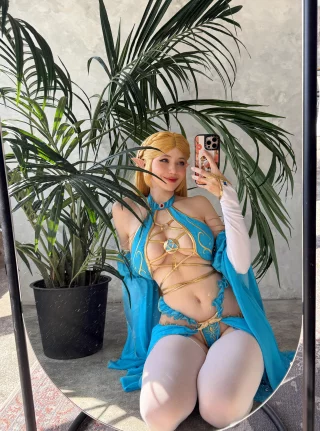 Zelda cosplay by Alina Becker