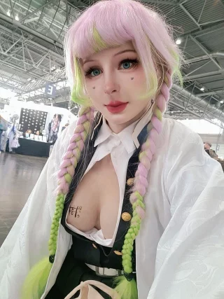 Mitsuri without bra is just the perfect choice for a con <3