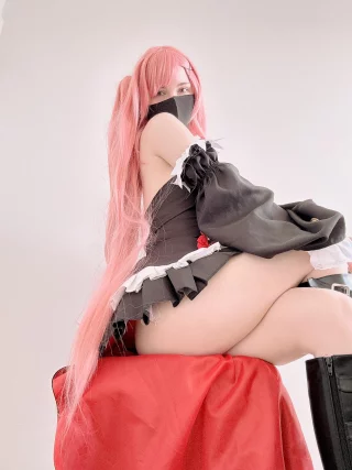 Geeled up by cosplaying Krul Tepes