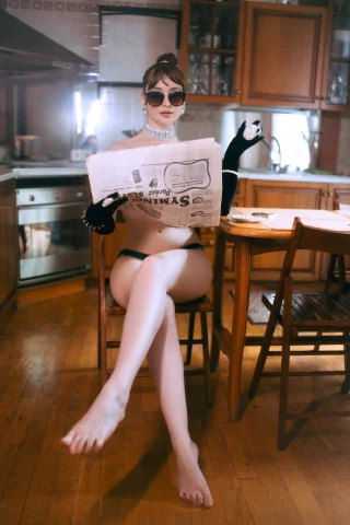 Breakfast at Tiffany\'s by ThighVooltage