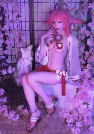 Yae Miko by Shiroktsne