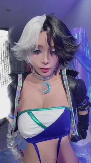 Luna Snow with a private show