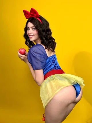 Snow White by Alissa