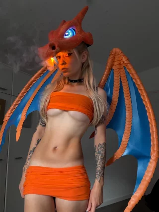 Charizard by svperdone