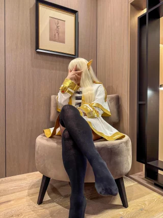 Frieren cosplay by Luna