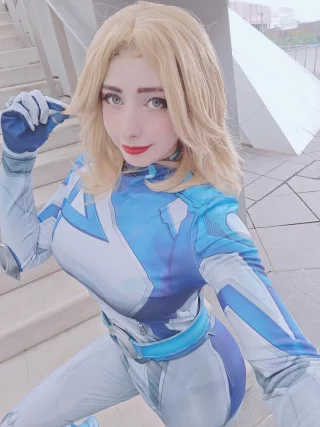Does it suit me? 👉👈 Invisible woman photoshoot is done! So happy with the pics ^-^