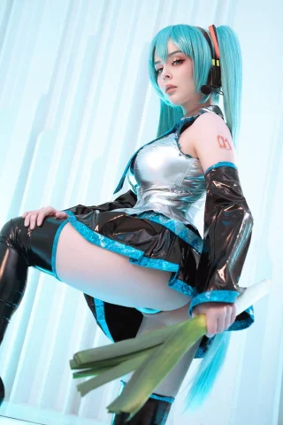 Hatsune Miku by Helly Valentine