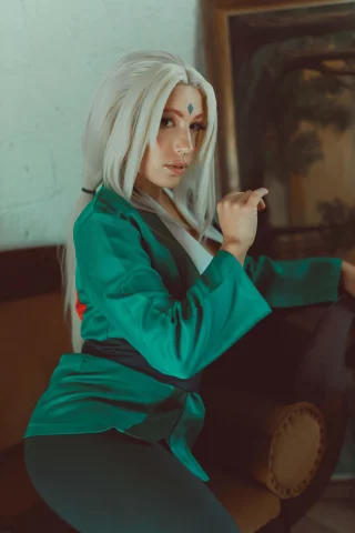 Tsunade (LivayDPunk)