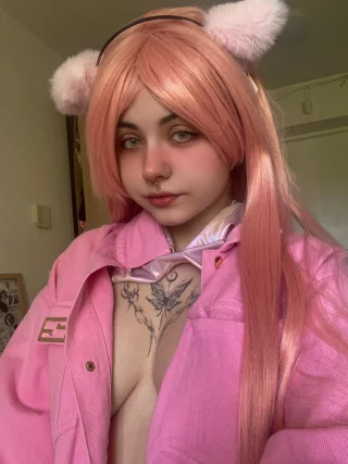 Who lovs a god kitty ?
