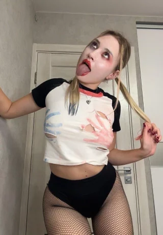 Harley Quinn by Elli