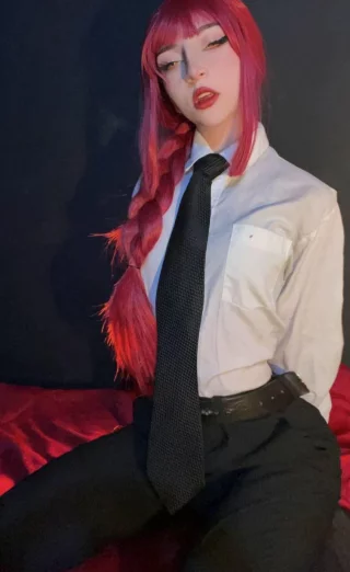 Makima From Chainsaw man by Zoey