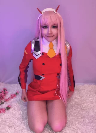 My goofy looking Zero Two cosplay (StarSthormy)