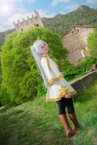 Frieren cosplay by Hathcos