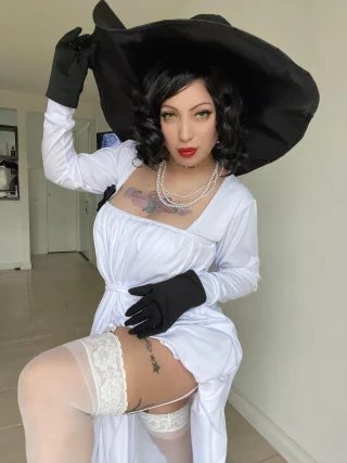 Lady Dimitrescu (Resident Evil 8) by Brianna Pink
