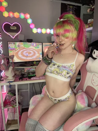 Cum distract me from my game