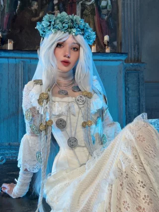 Revenant from Elden Ring cosplay (Alina Becker)