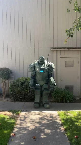 1st walk test of Hydra-Stomper full bod! (@jokerswildcosplay)