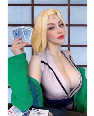 Tsunade by Chilena Atipica
