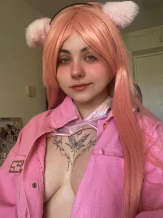 You know you want a tiny cat gf like this x