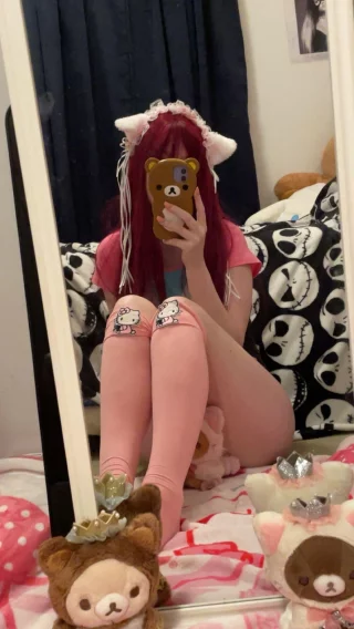 This kitty scratches when teased too much