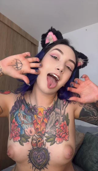Meow~ this kitten’s ready to be handled… rough