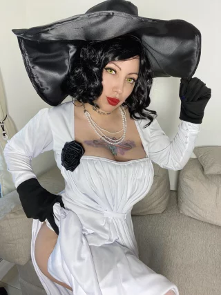 Lady Dimitrescu (Resident Evil 8) by Brianna