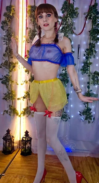 This snow white is ready to play!