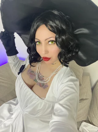 Lady Dimitrescu (Resident Evil 8 Village) by Brianna