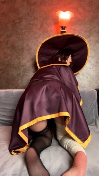 Megumin [Konosuba] wiggles for you (Lina Moore)