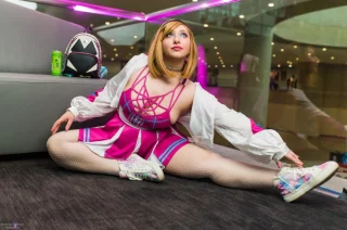 Cheerleader Spider Gwen by Cosplay Cryptid