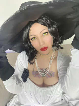 Lady Dimitrescu (RE8 Village) by Brianna