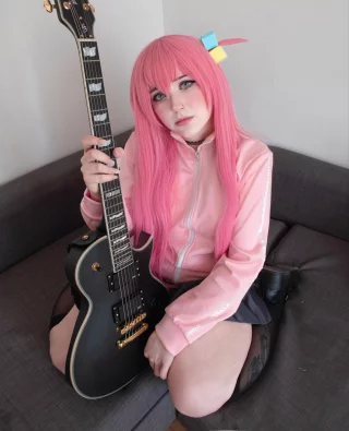 Bocchi cosplay by Kuroitsne