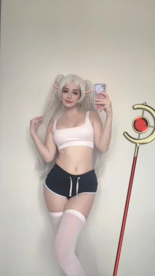Frieren in sport uniform (Kanra_cosplay)