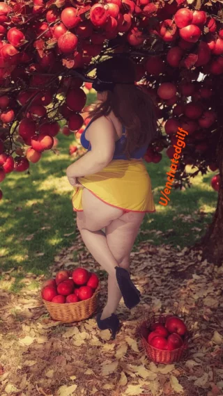 Enchantedgilf as [Snow white] if she had red hair...