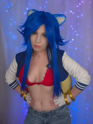 Sonic the Hedgehog, (by lynxicat)