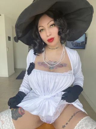 Lady Dimitrescu (Resident Evil 8) by Brianna