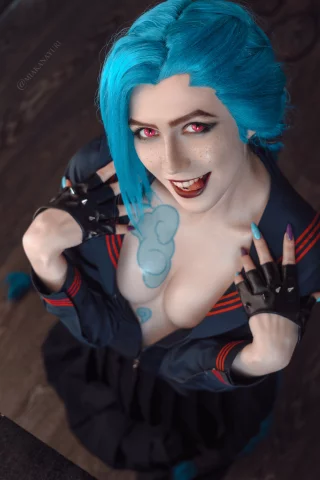 Jinx [League of Legends] by (Miakanayuri)