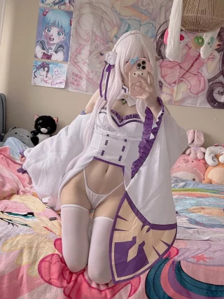 Emilia (Lily) [Re:Zero]
