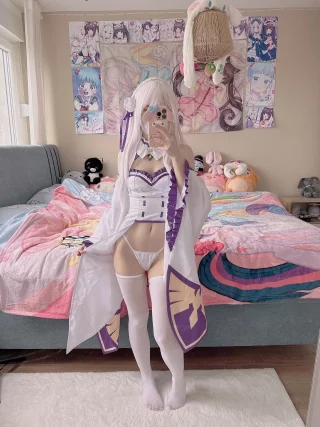 Emilia (Lily) [Re:Zero]