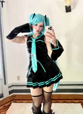 Hatsune Miku by Rae