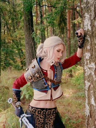 Ciri [The Witcher] by (Miakanayuri)