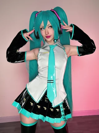 Hatsune Miku by Shiro