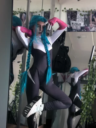 jinx + spider gwen at the same time