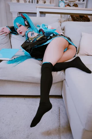 Hatsune Miku by some-policyy