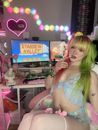 I promise to be a v good girl while we game…