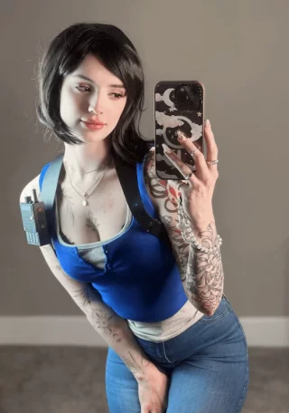 Jill Valentine cosplay from Resident Evil (LeesiBB)