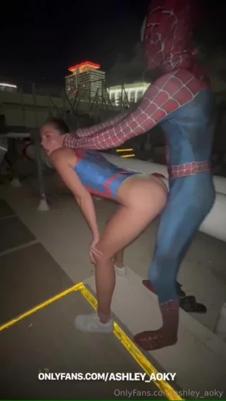 Spiderwoman fucks Spiderman in public