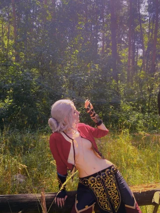 Ciri [The Witcher] by (Miakanayuri)